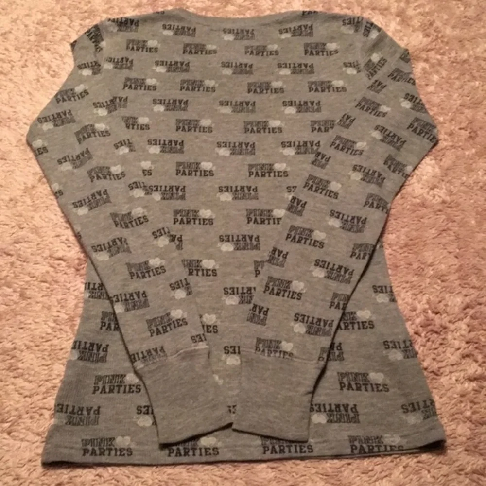🔥4/$20 PINK Victoria’s Secret Thermal Top - sz SM - Picture 3 of 6